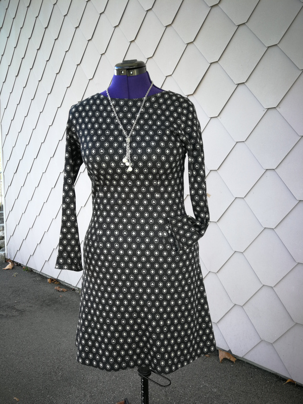 Kleid aus elastischen Stoffen (4).jpg